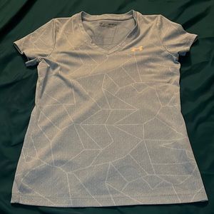 Under Armour size XS loose fit heatgear shirt